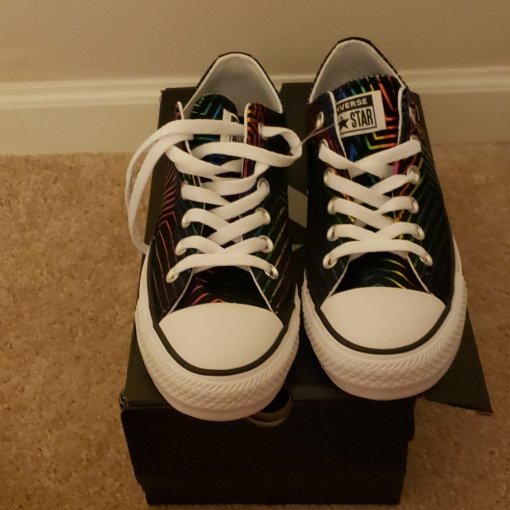 ✨BRAND NEW LIMITED EDITION CONVERSE 🌈